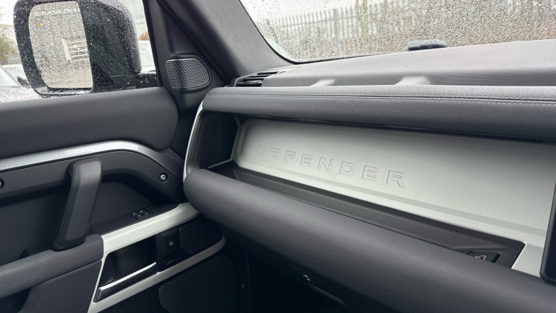 Land Rover Defender 90 Diesel 3.0 D250 Hard Top SE Auto